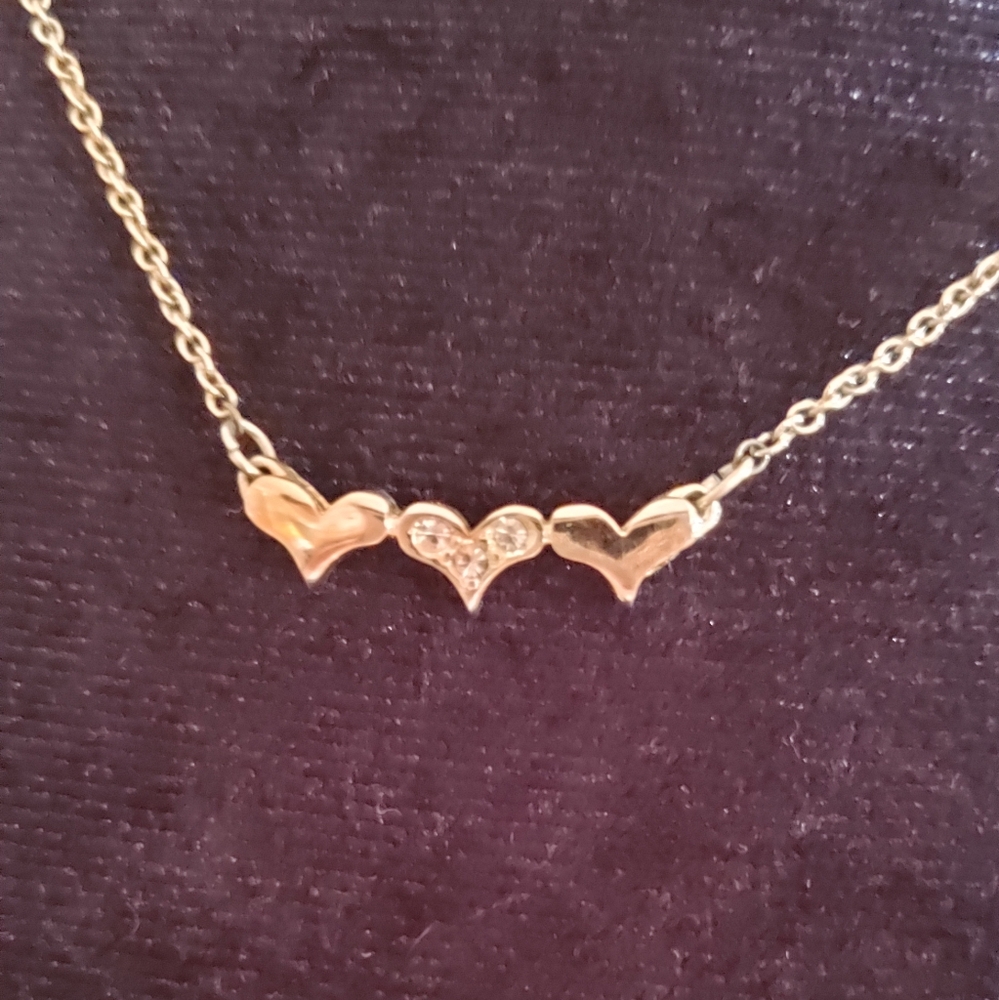 Goldtone 3 heart necklace